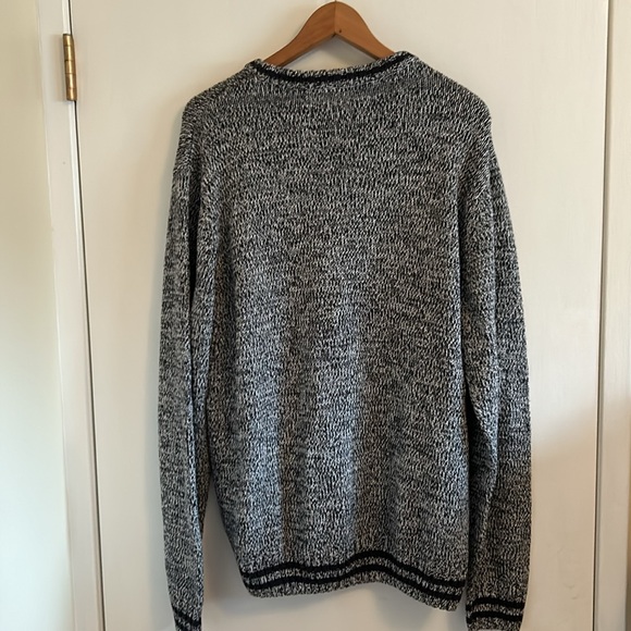 Windriver VGUC  grey and dark blue sweater. Could be unisex. - Picture 7 of 10